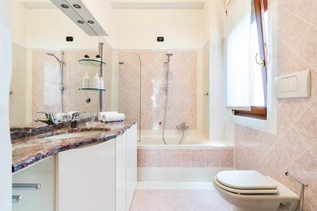 Santa Chiara Apartment By MyhomeinΌπως Εξωτερικό φωτογραφία